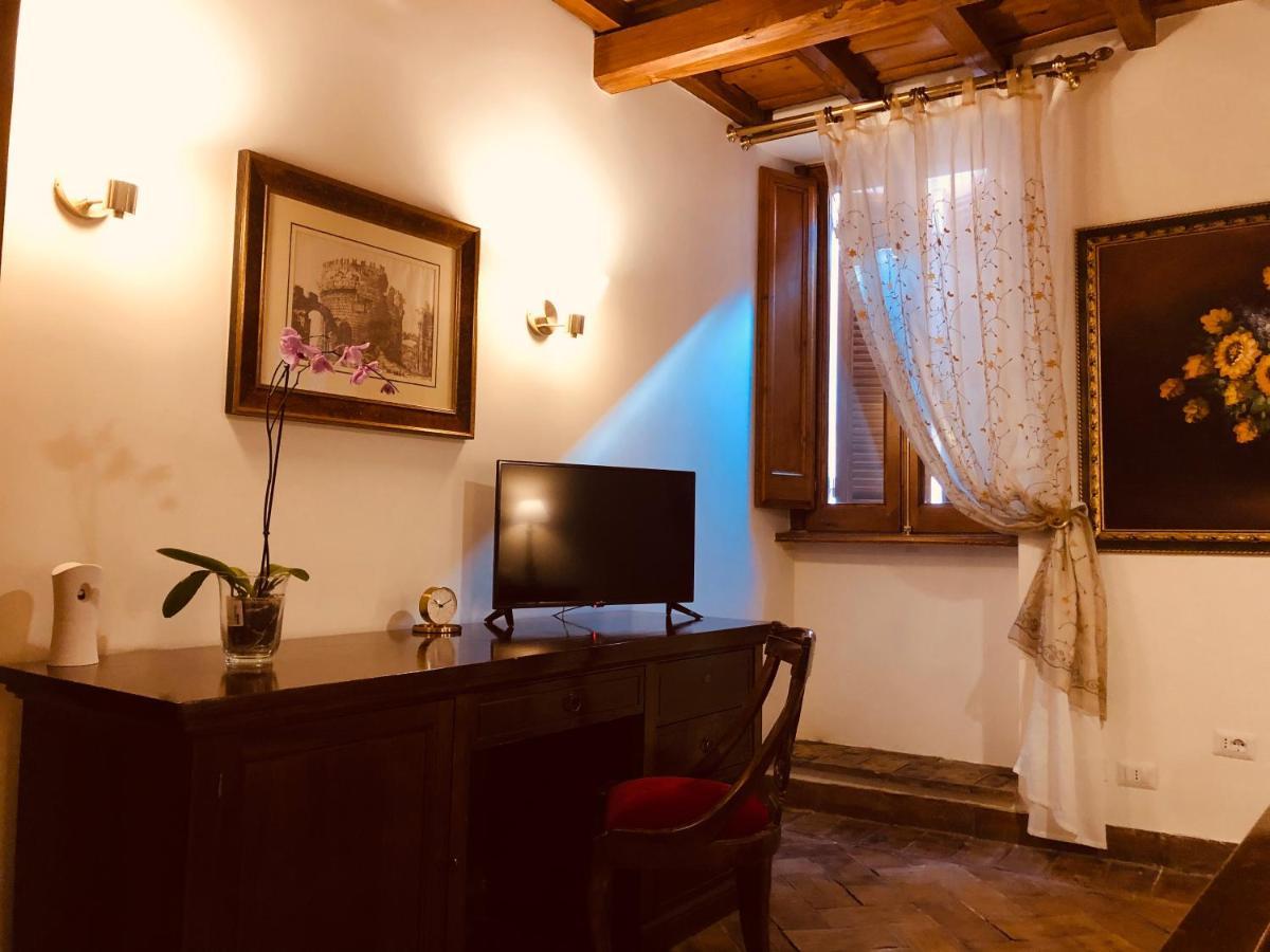 Castle Of Glamour Xvi Century Luxury Apartahotel Roma