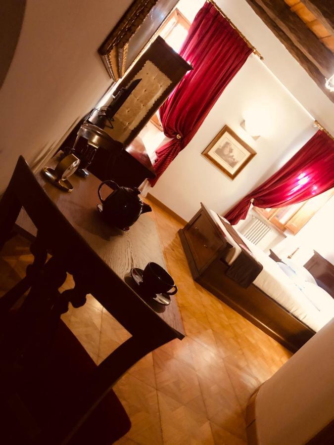 Castle Of Glamour Xvi Century Luxury Apartahotel
