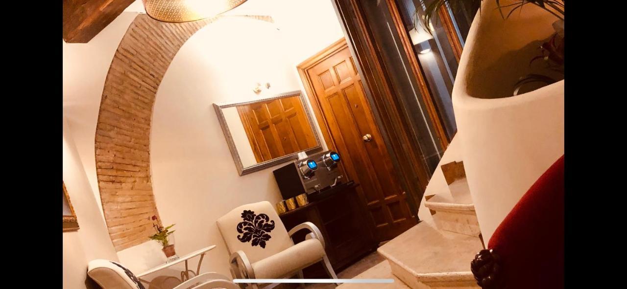 Castle Of Glamour Xvi Century Luxury Apartahotel Roma